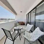 Sealine لارنكا